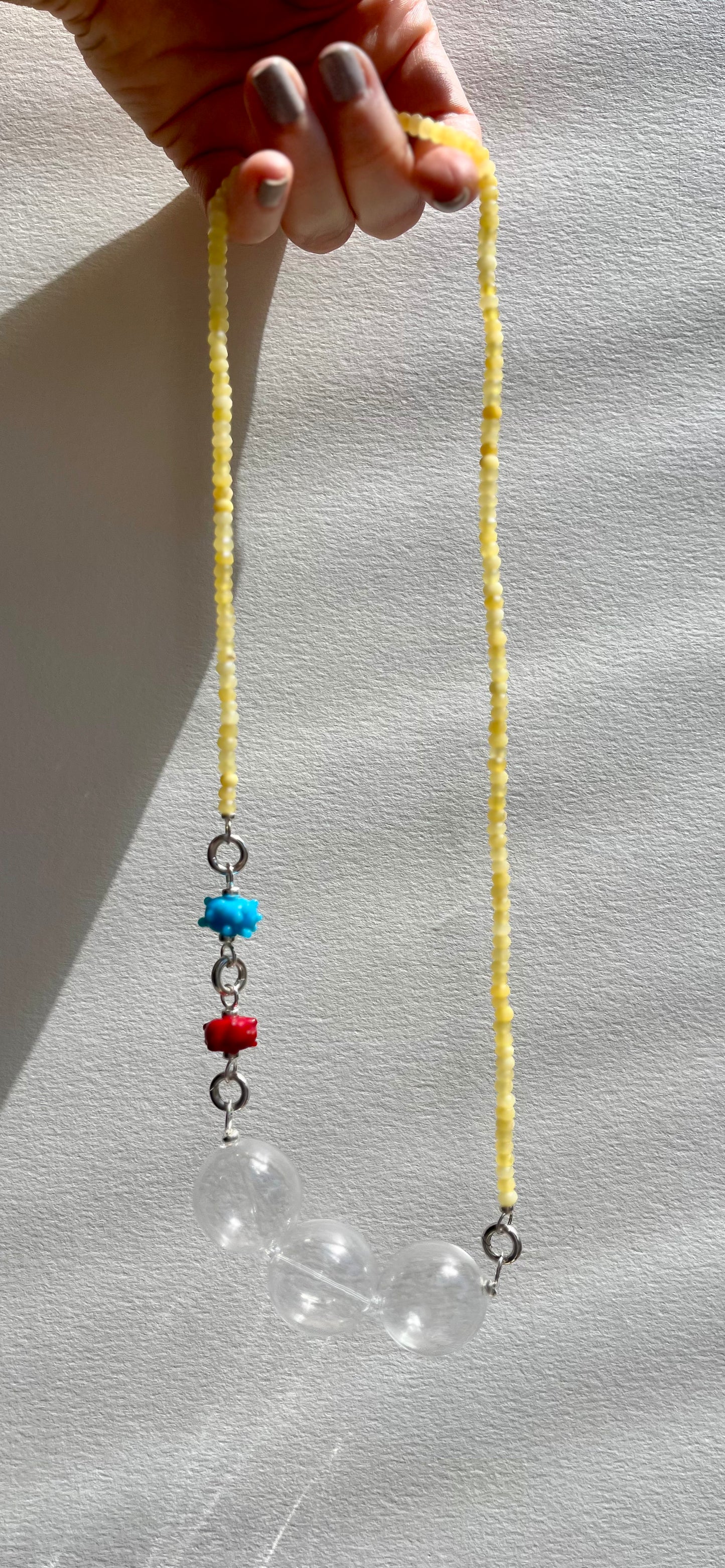 Yellow Quartzite Strand, Såp Bubbla Chunky Drop & Bumpy Urchin Charms Necklace